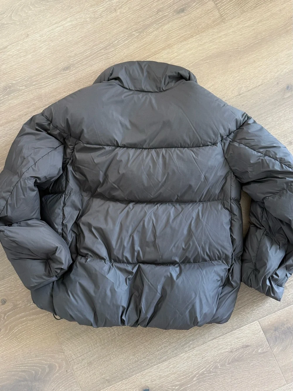 Uniqlo Women’s Gray Puffer Jacket - size S. Draw string bottom. Nano Design